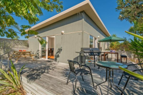 The Kiwi Bach - Matarangi Holiday Home